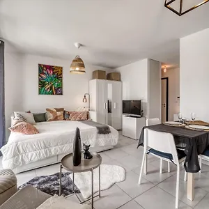 https://emergence-beau-t1-pour-2-personnes-balcon-et-garage.hotels-rhonealpes.com